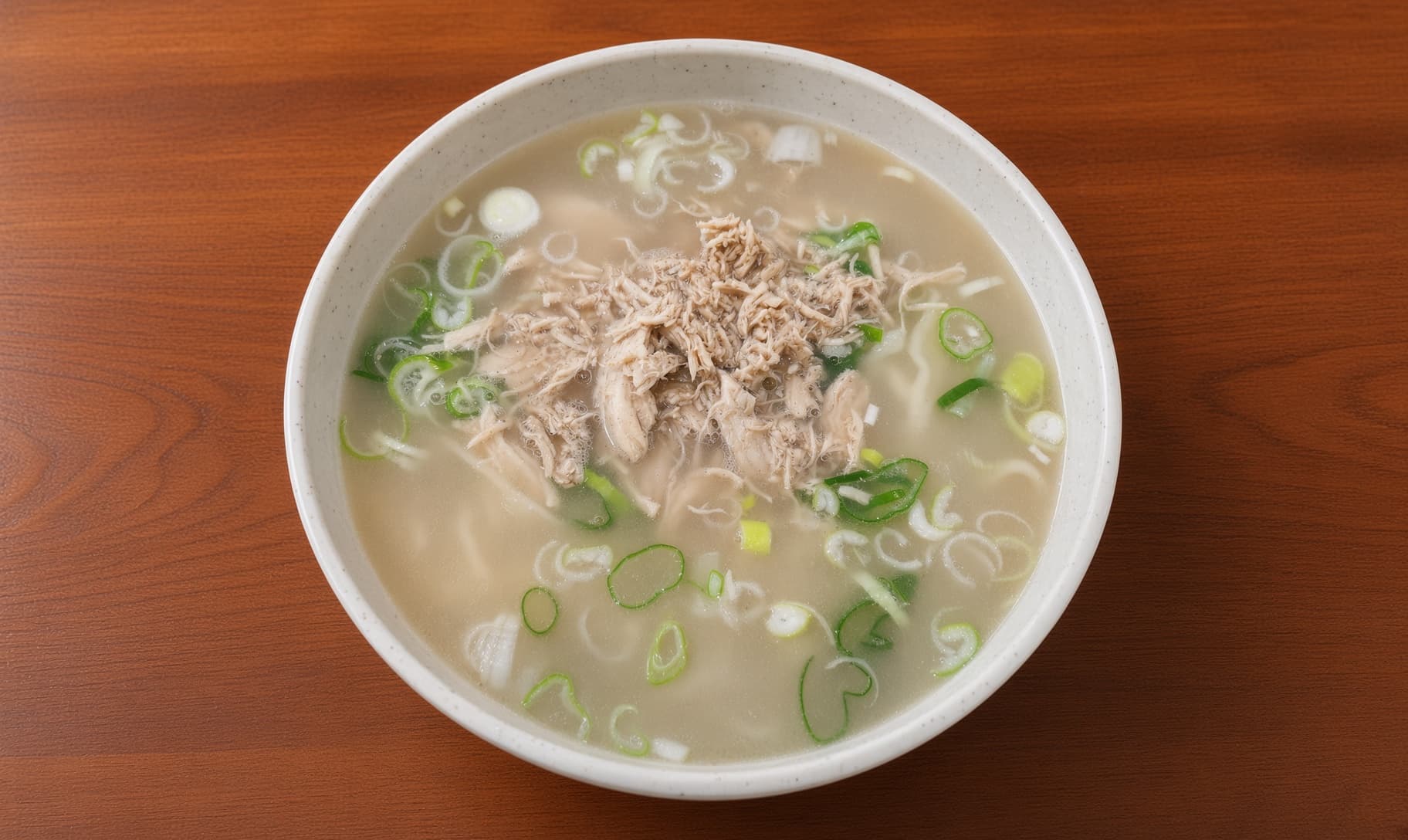 Kalguksu de pollo en caldo de huesos Hanwoo en Sambong Dodam